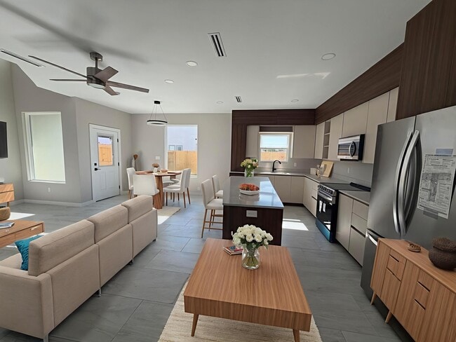 Building Photo - 2224 Corales St