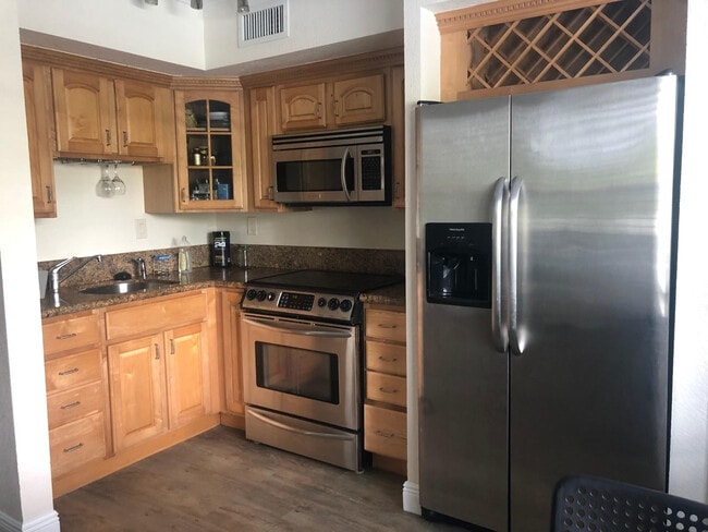 Building Photo - 924 SE 2nd St