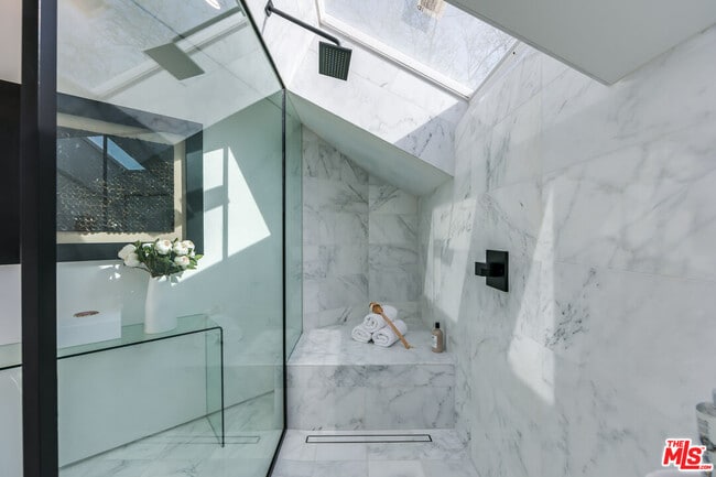 Building Photo - 857 Hilldale Ave