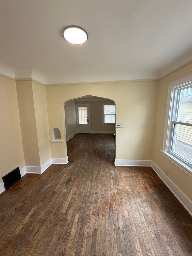 Building Photo - 2 Bed / 1 Bath House for Rent — Lansing, MI