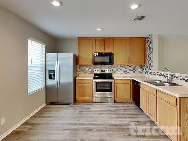 Building Photo - 7923 Horse Hollow