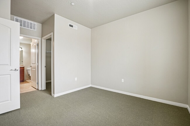 Building Photo - Silvercrest
