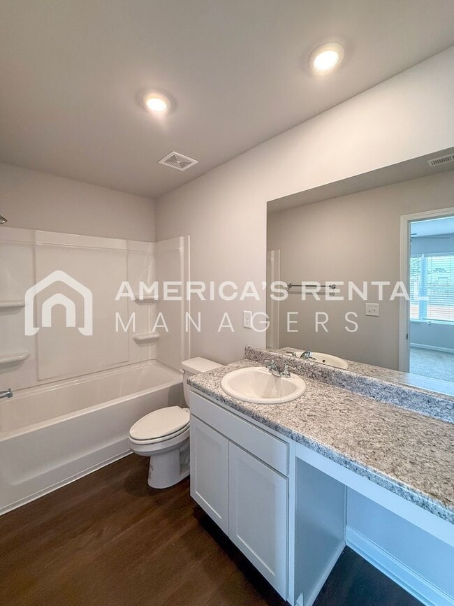 Building Photo - Escape to Lakeside Living in Lincoln! Available to View Now!