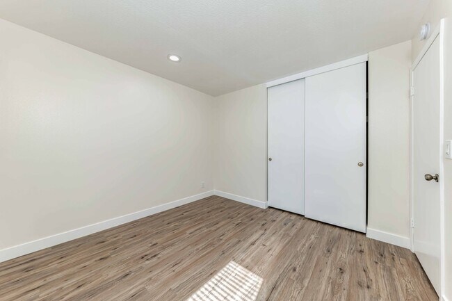 Building Photo - Spacious Single-Family Home with Yard!