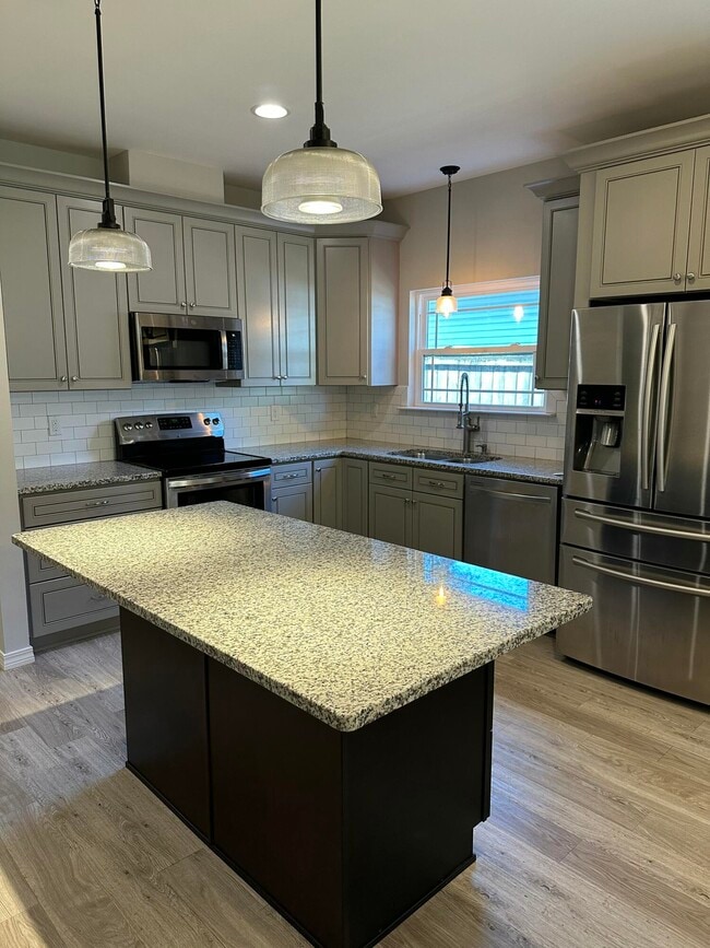 Building Photo - 202 Spencer Pl