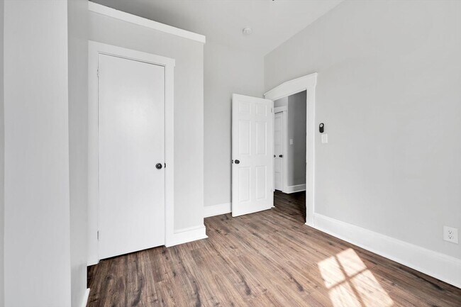 Building Photo - 4 Bedroom 2 Bath Home for Rent in SoWe Nei...