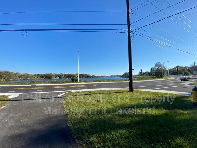 Building Photo - 720 Lake Elbert Dr SE