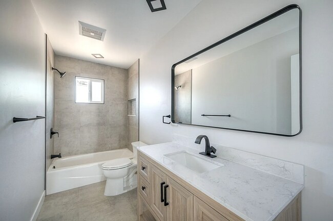 Building Photo - 199 Twin Oaks Cir