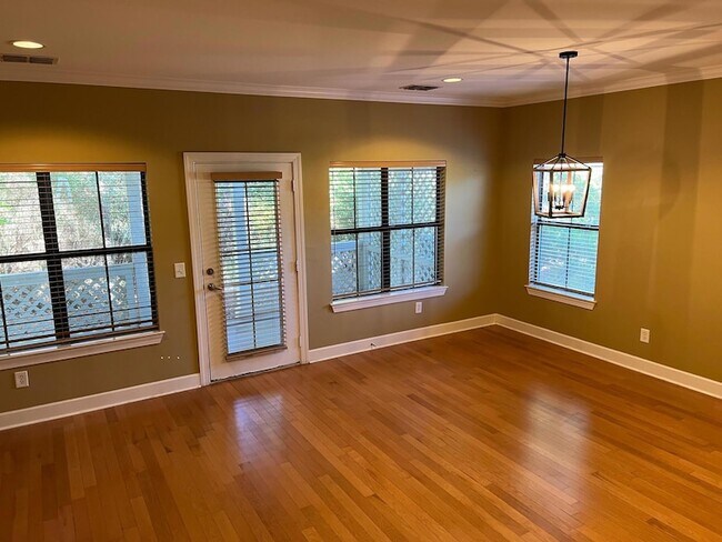 Building Photo - 38 Haven Cir