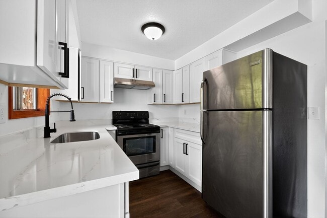 Building Photo - Half off the first month's rent!