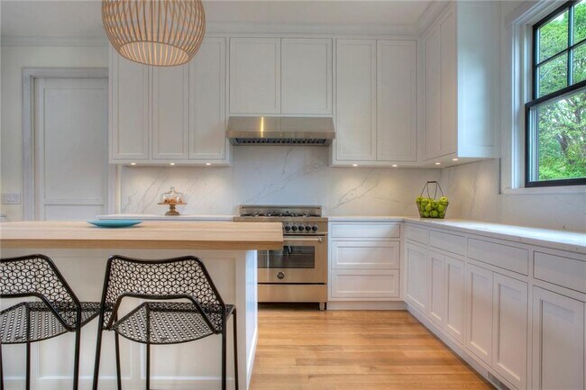 Building Photo - 766 Indian Ave