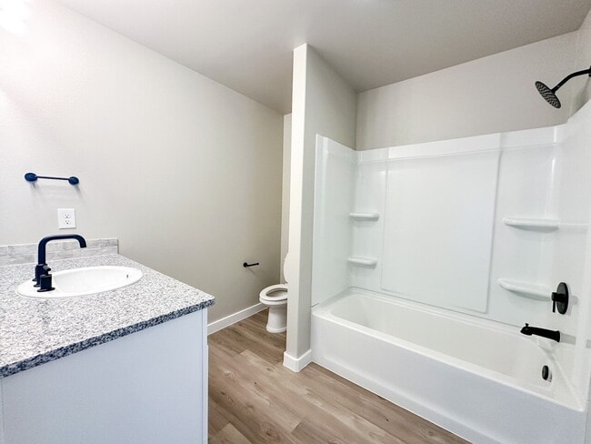 Building Photo - Updated Home in Burgamy Park!