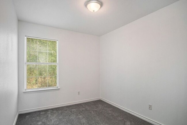 Building Photo - 2621 Lee Ave