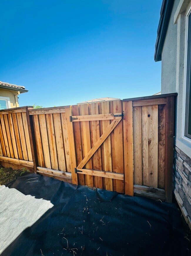 Building Photo - 175 Raven Cir