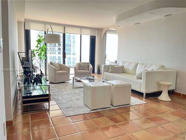 Building Photo - 4000 Island Blvd