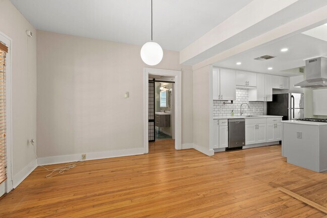 Building Photo - 526 Pershing Ave
