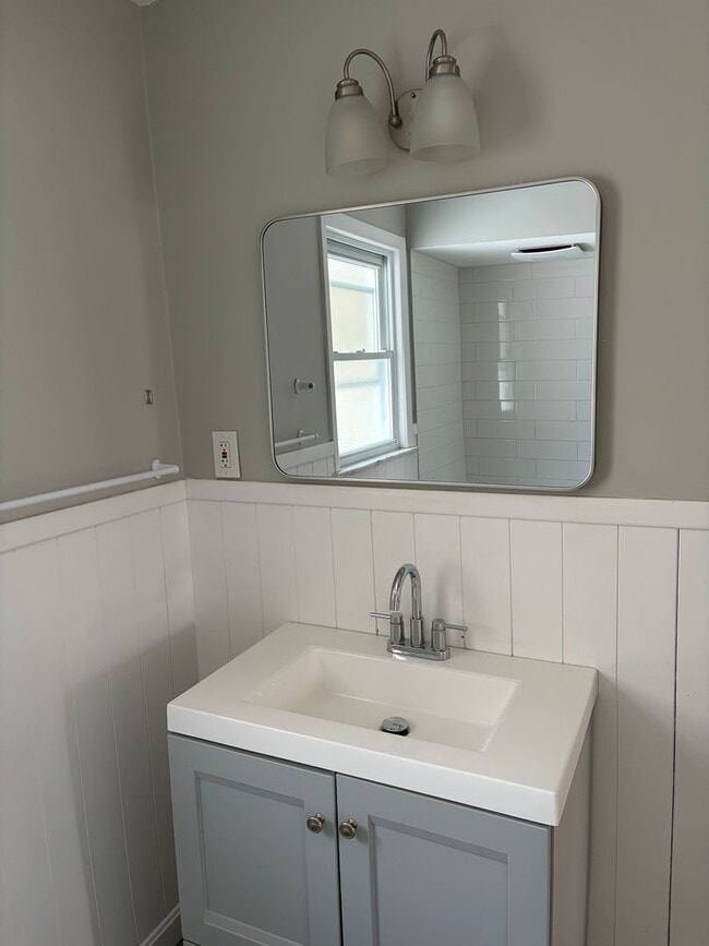 Building Photo - Beautiful single family home on a very Quiet street