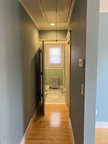 Building Photo - 11 Center Ave