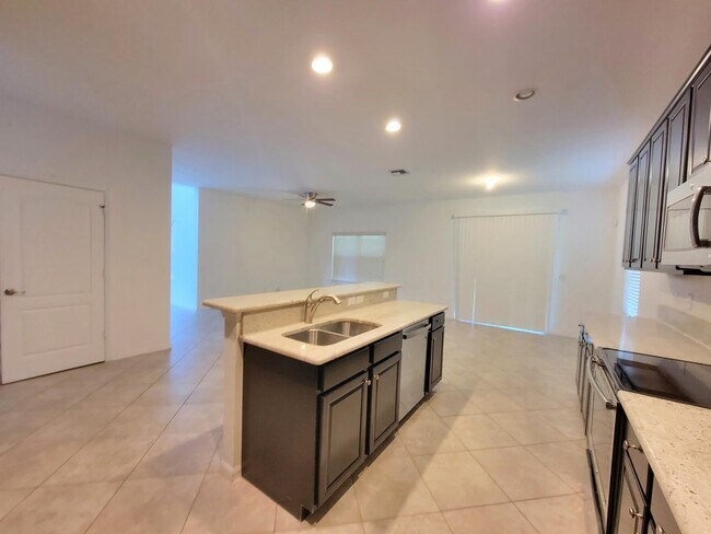 Building Photo - 183 Rudder Cay Way