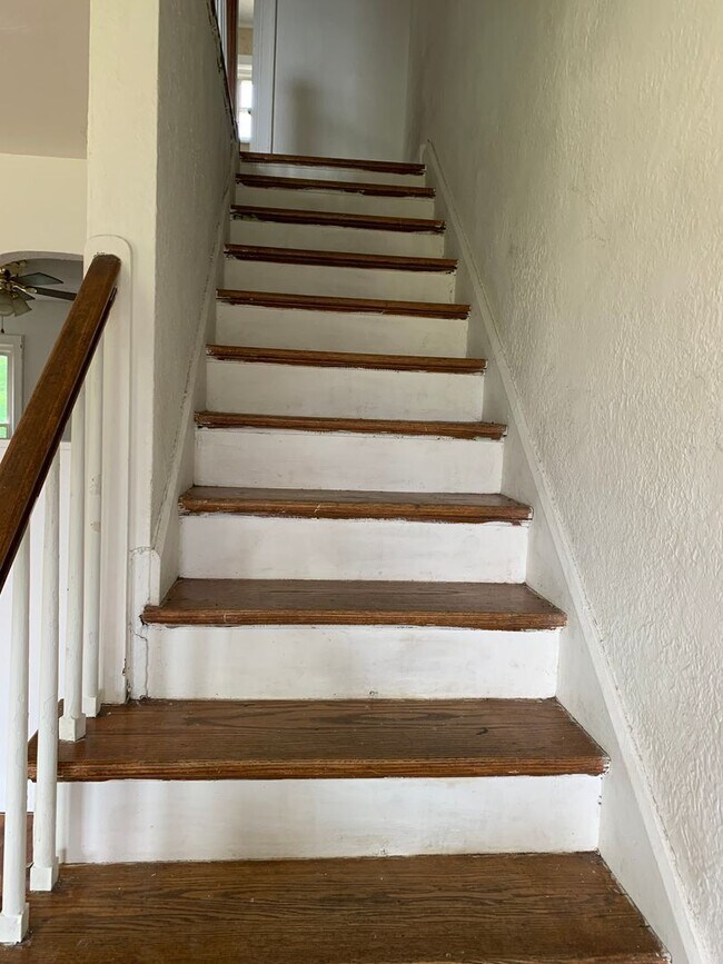 Building Photo - 3265 Sunset Blvd