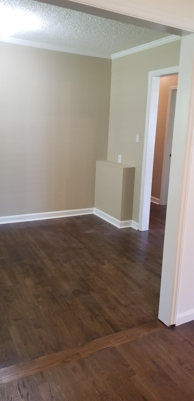 Building Photo - 1620 Riverside Dr