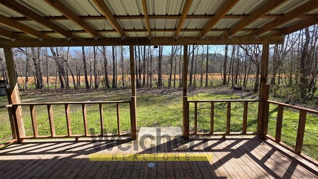 Building Photo - 2 bedroom, 1.5 bath home in country