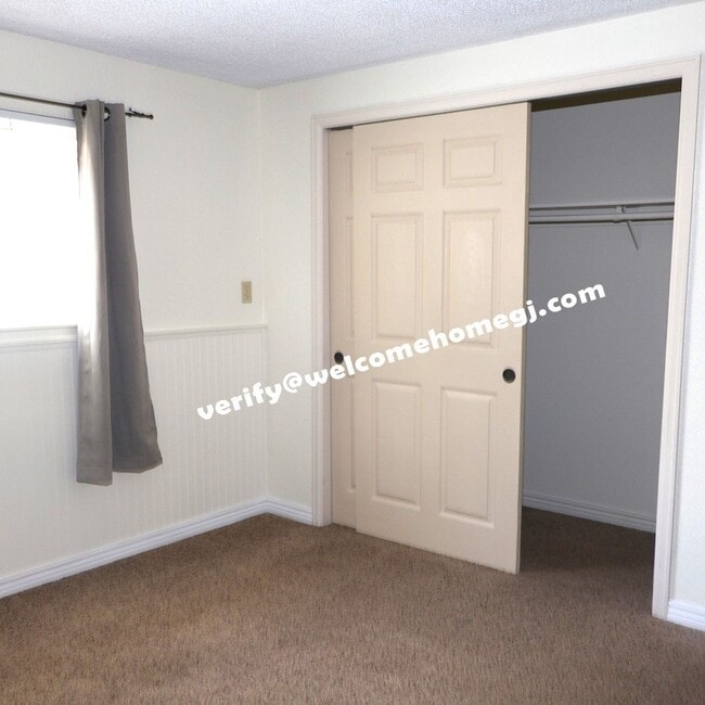 Building Photo - 2844 Lexington Ln