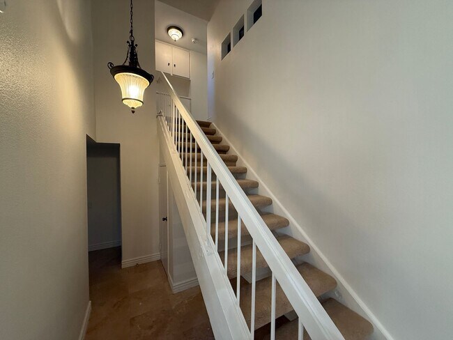 Building Photo - 4-Bedroom Plus Bonus Room Home with Golf C...