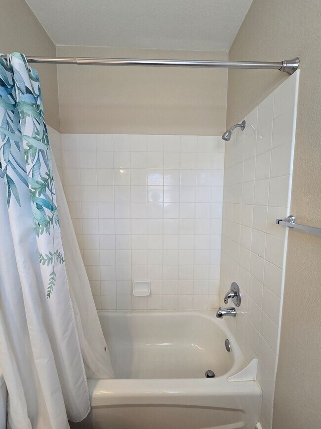 Building Photo - An Amazing NW Home! Over 3300 sq ft w/ pool & spa! Must see!