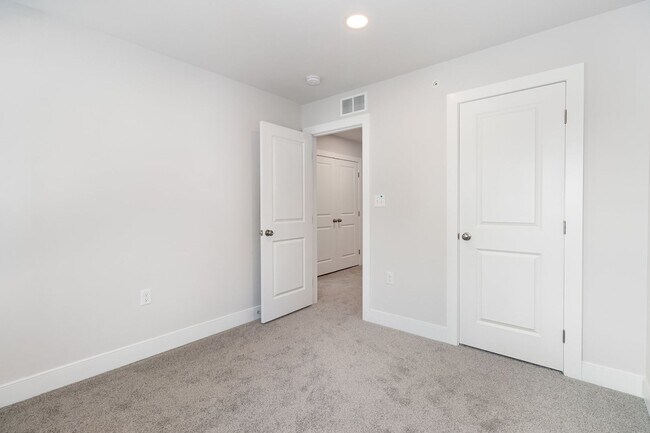 Building Photo - 10 Seover Wy