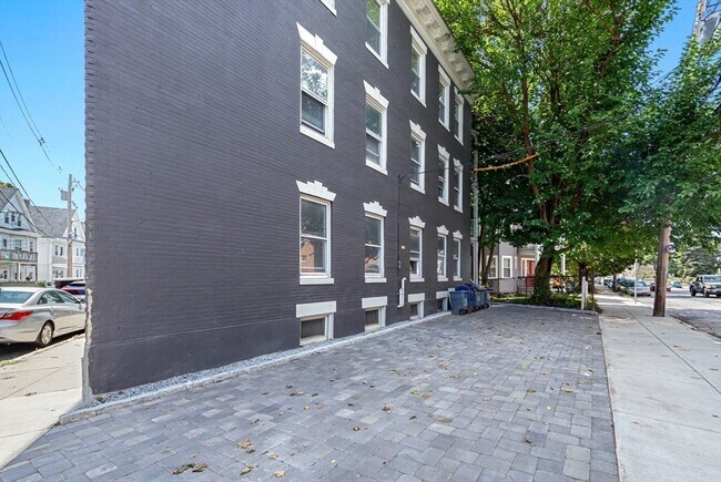 Building Photo - 44 Brackett St