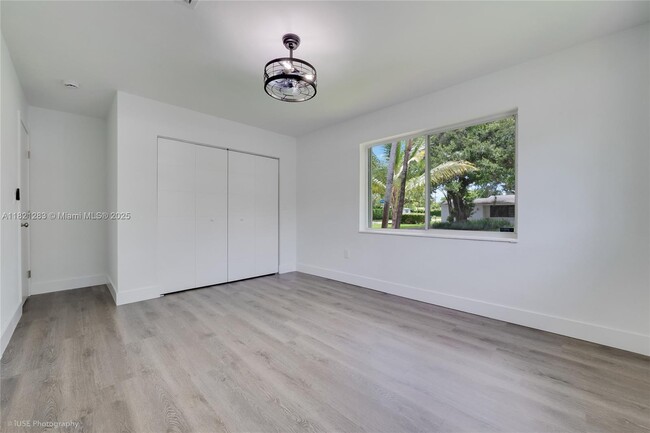 Building Photo - 6250 SW 62nd Pl