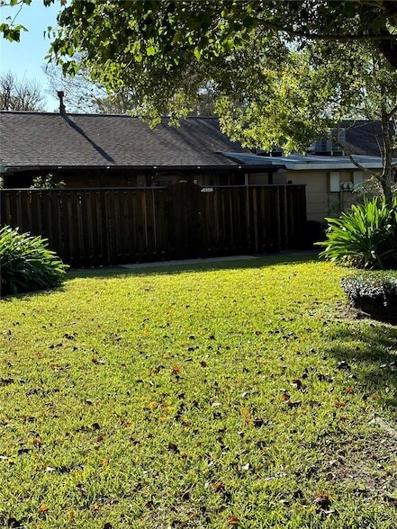 Building Photo - 16522 Diana Ln