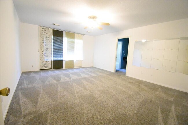 Building Photo - 10942 Heather Trail Dr