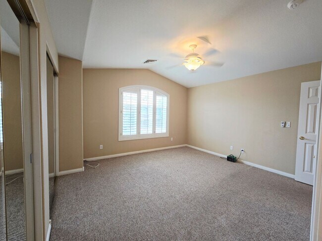 Building Photo - STUNNING 4 BEDROOM WITH MASTER ON 1ST FLOOR IN SEVEN HILLS!!!