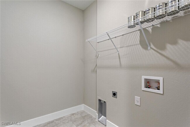 Building Photo - 3584 Laslo Ave