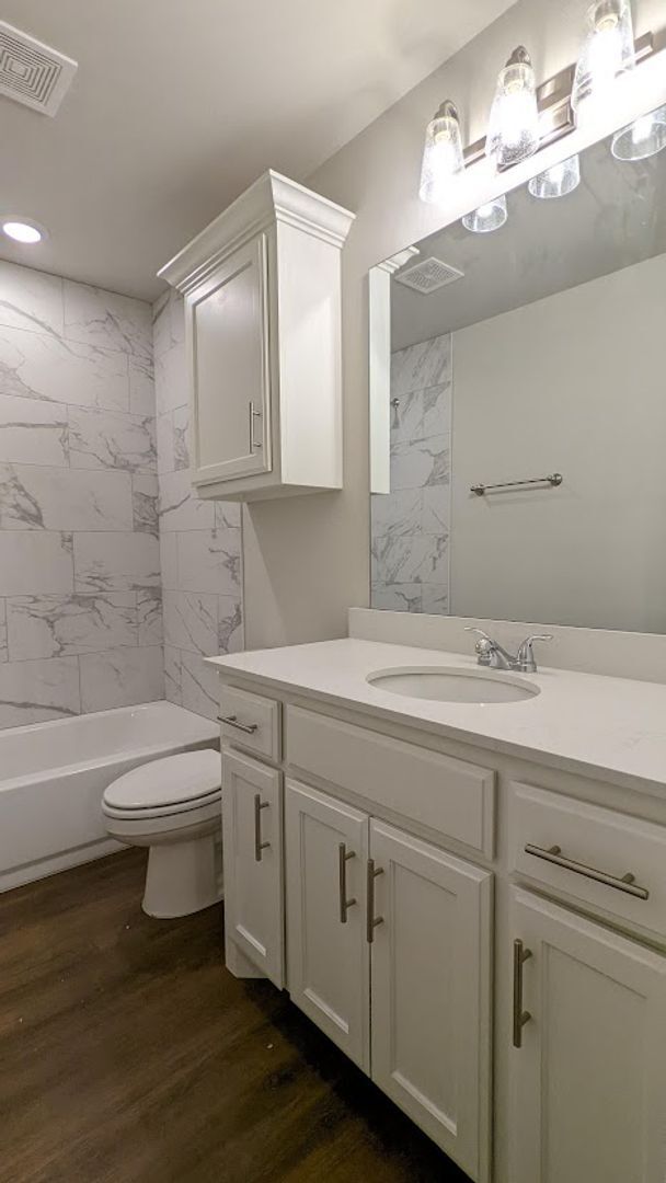 Building Photo - 3 Bed 2 Bath 2 Car Duplex Freedom Villas in Midwest City, OK