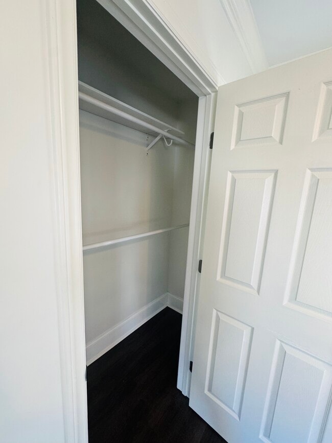 Building Photo - 105 Moultrie St