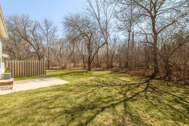 Building Photo - 208 Applewood Ln