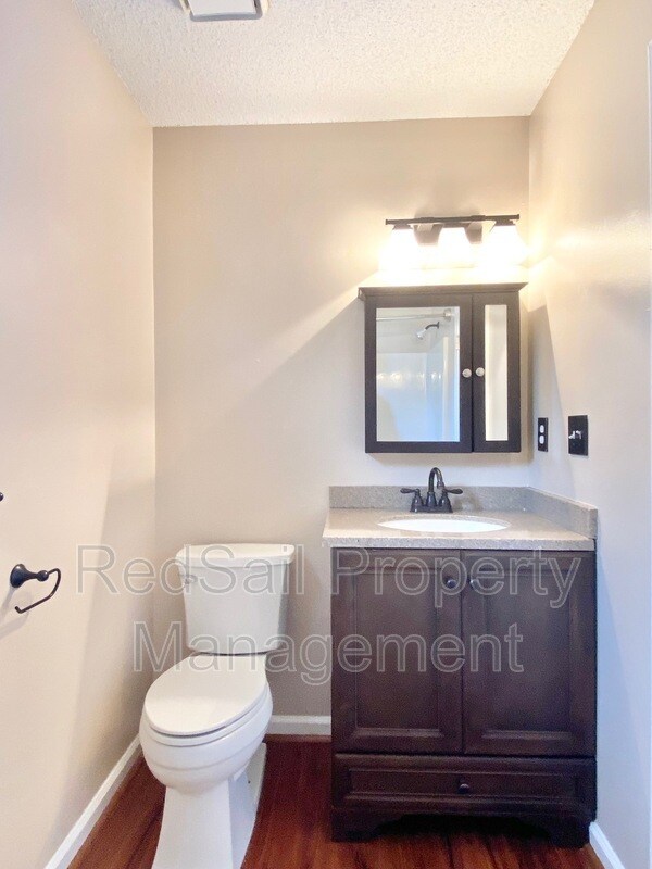 Building Photo - 204 Gate House Rd