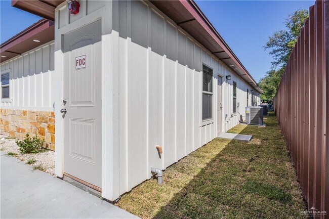 Building Photo - 22 Galveston Ave