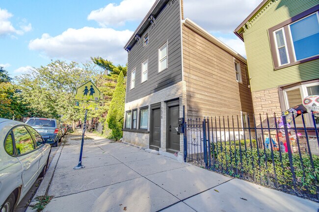 Building Photo - 1510 W Cullerton St