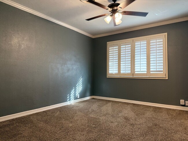 Building Photo - House For Rent