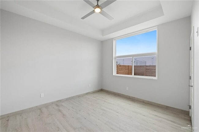 Building Photo - 1216 N Lincoln Ave