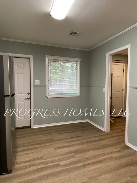 Building Photo - 1003 8th Ave SW