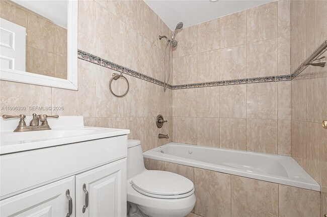 Building Photo - 2545 NE 207th St