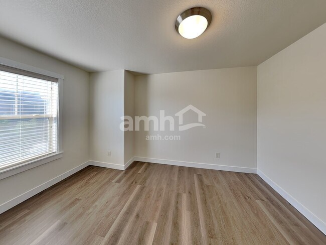 Building Photo - 524 N Horns Corner Dr