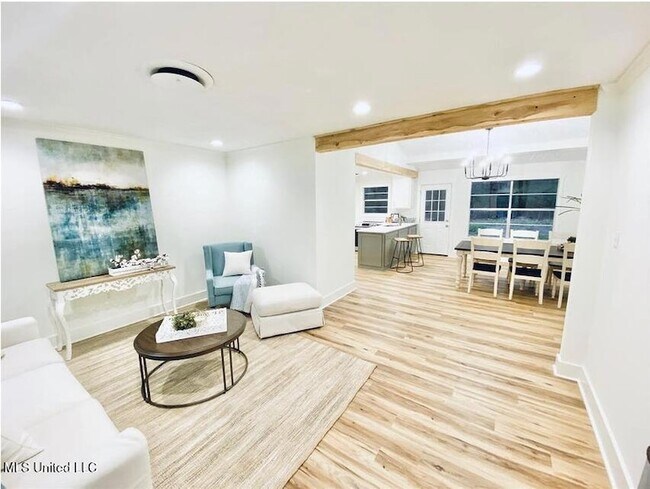 Building Photo - 904 Oakhill Cir