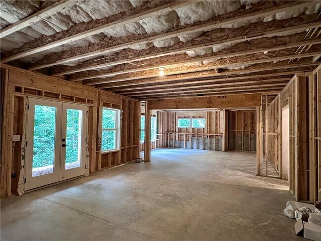 Building Photo - 6312 Woodstock Rd