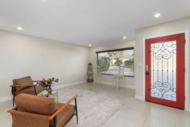 Building Photo - 14410 North 42nd Pl